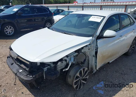 2024 Volkswagen Jetta 1.5T S z USA, uszkodzony, nr VIN 3VW5M7BU5RM030184